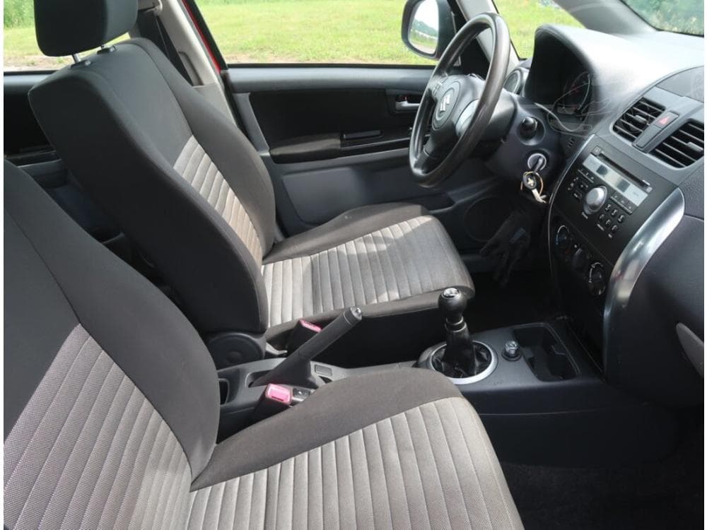 2010 Suzuki SX4 - 9