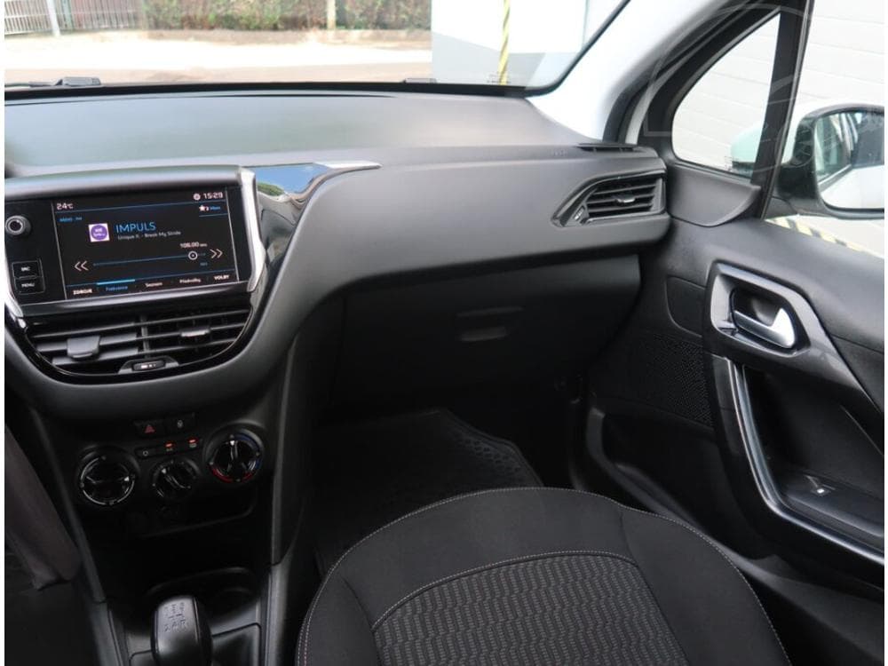 2017 Peugeot 208 - 8