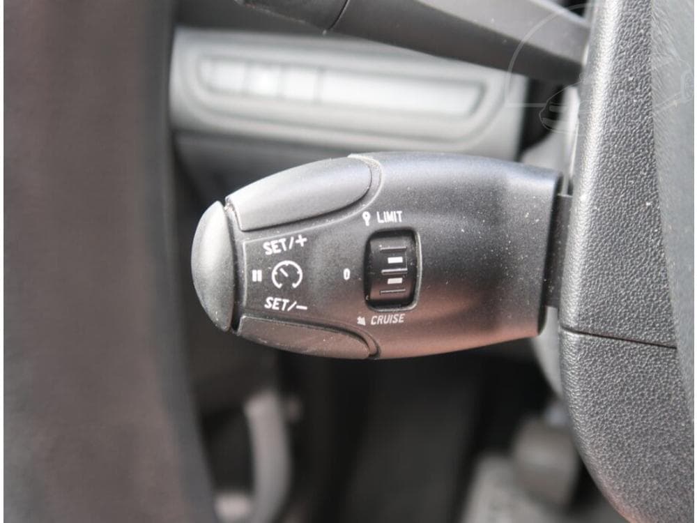 2017 Peugeot 208 - 15