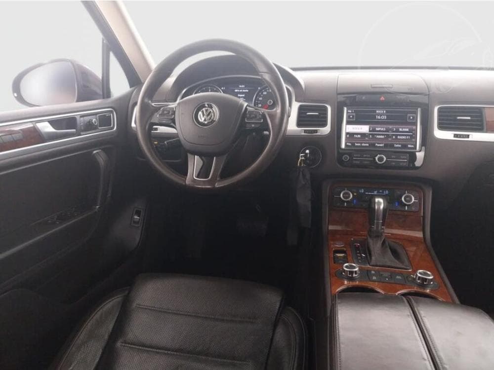 2012 Volkswagen TOUAREG - 7