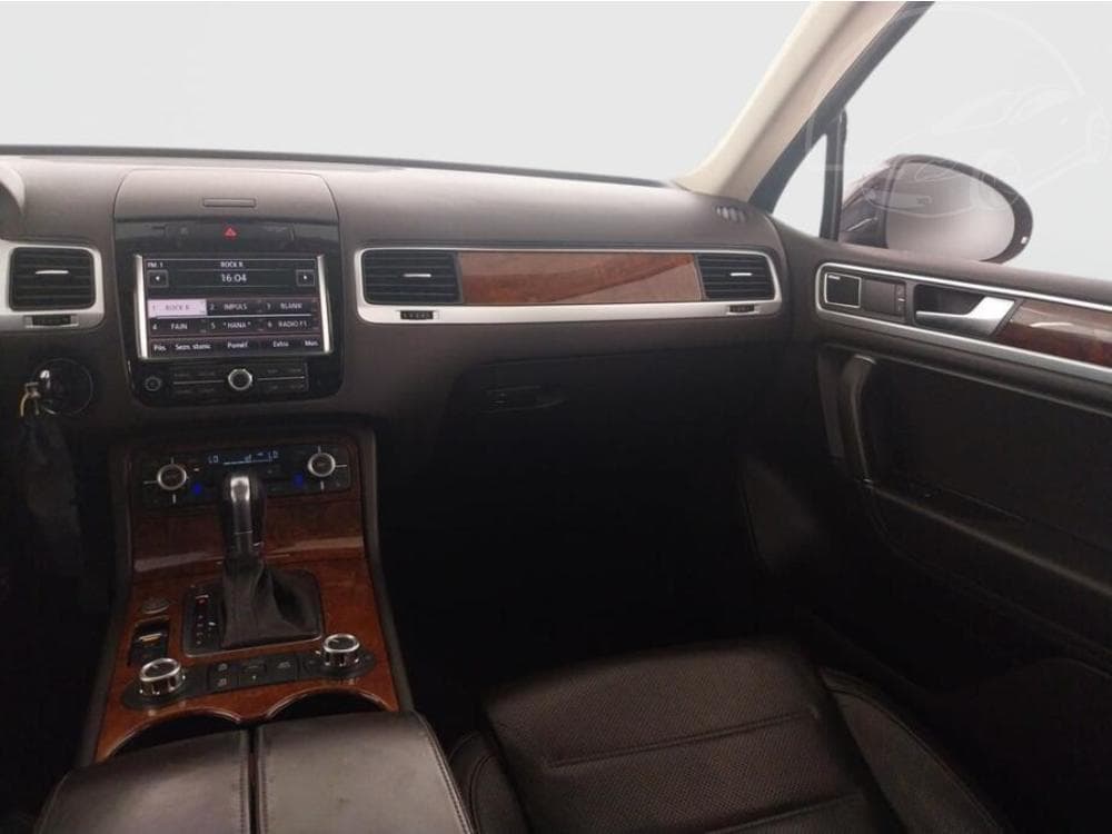 2012 Volkswagen TOUAREG - 8