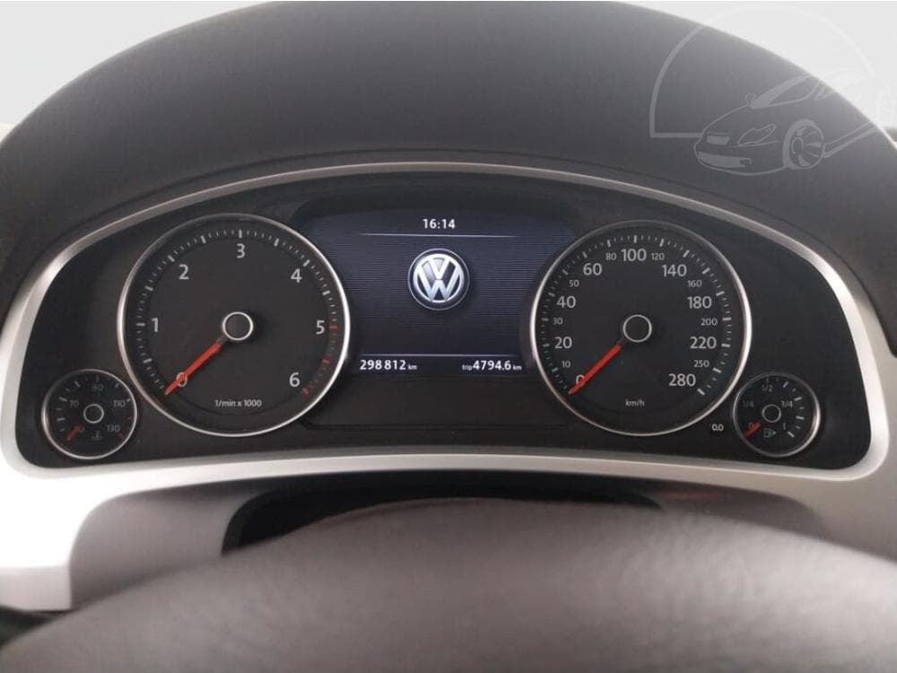 2012 Volkswagen TOUAREG - 11
