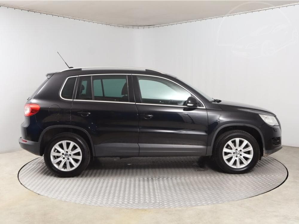 2010 Volkswagen TIGUAN - 6