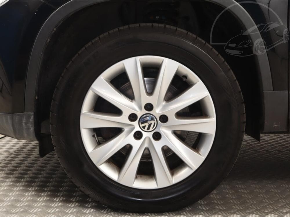 2010 Volkswagen TIGUAN - 11