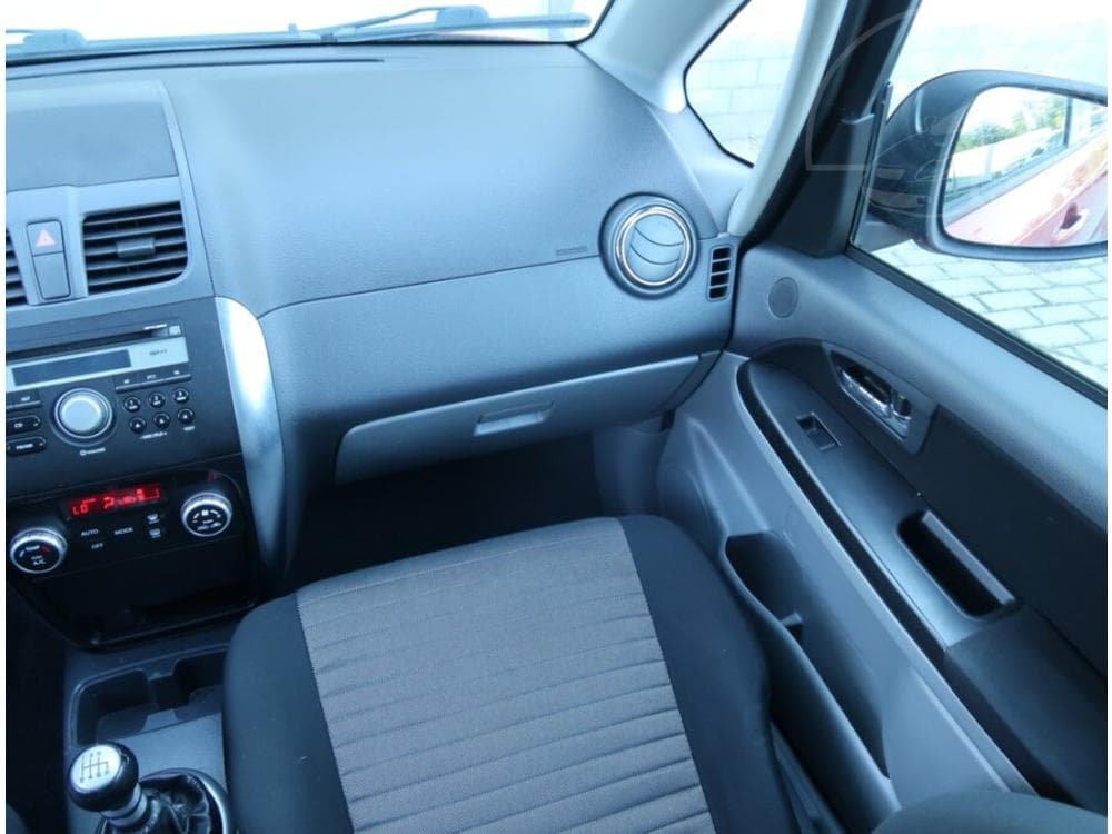 2010 Suzuki SX4 - 8