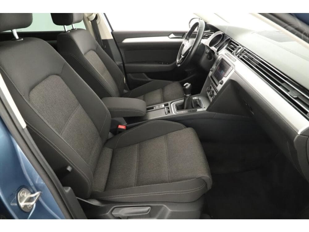2015 Volkswagen PASSAT - 7