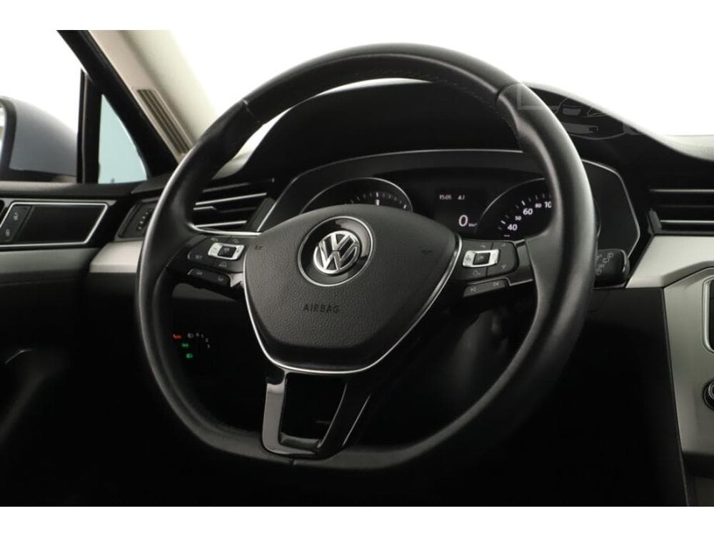 2015 Volkswagen PASSAT - 8