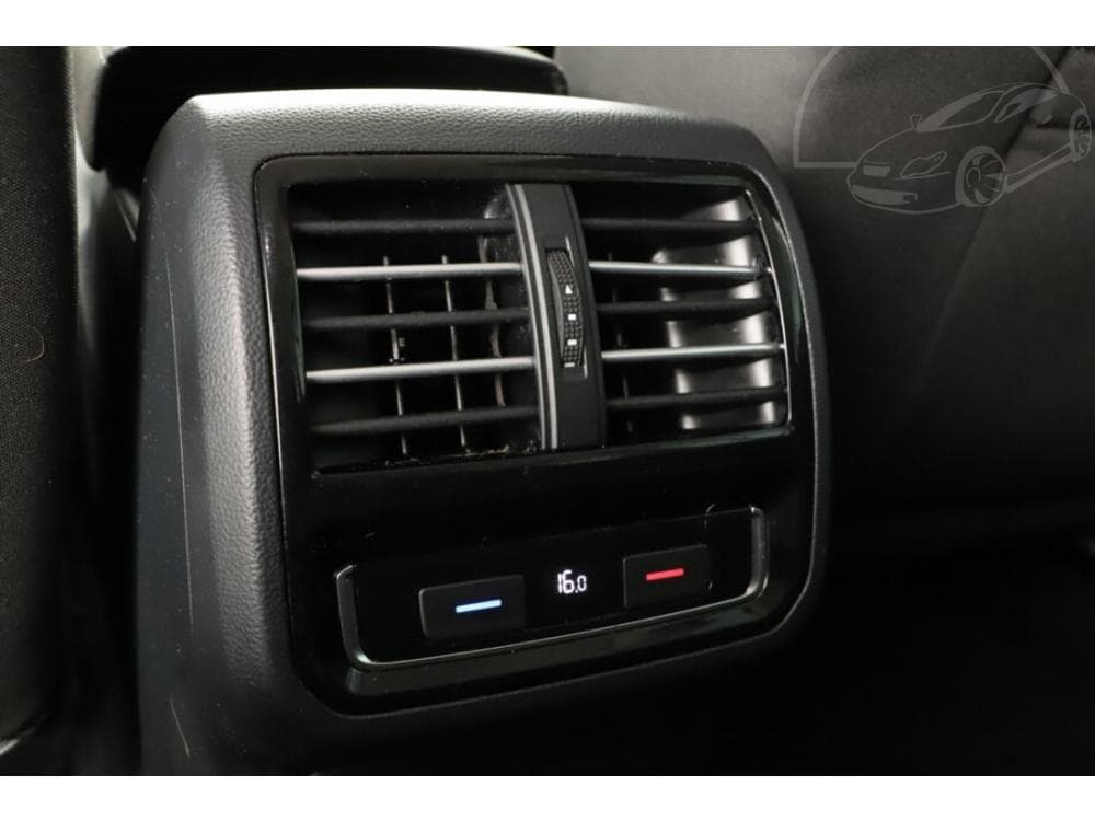 2015 Volkswagen PASSAT - 12