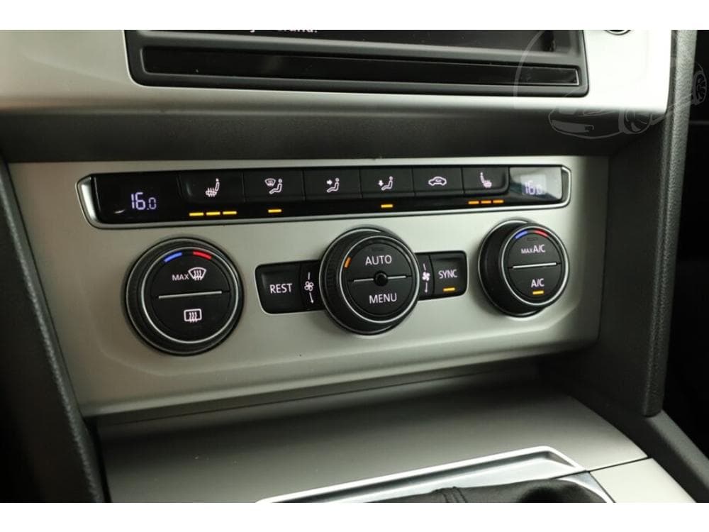 2015 Volkswagen PASSAT - 15