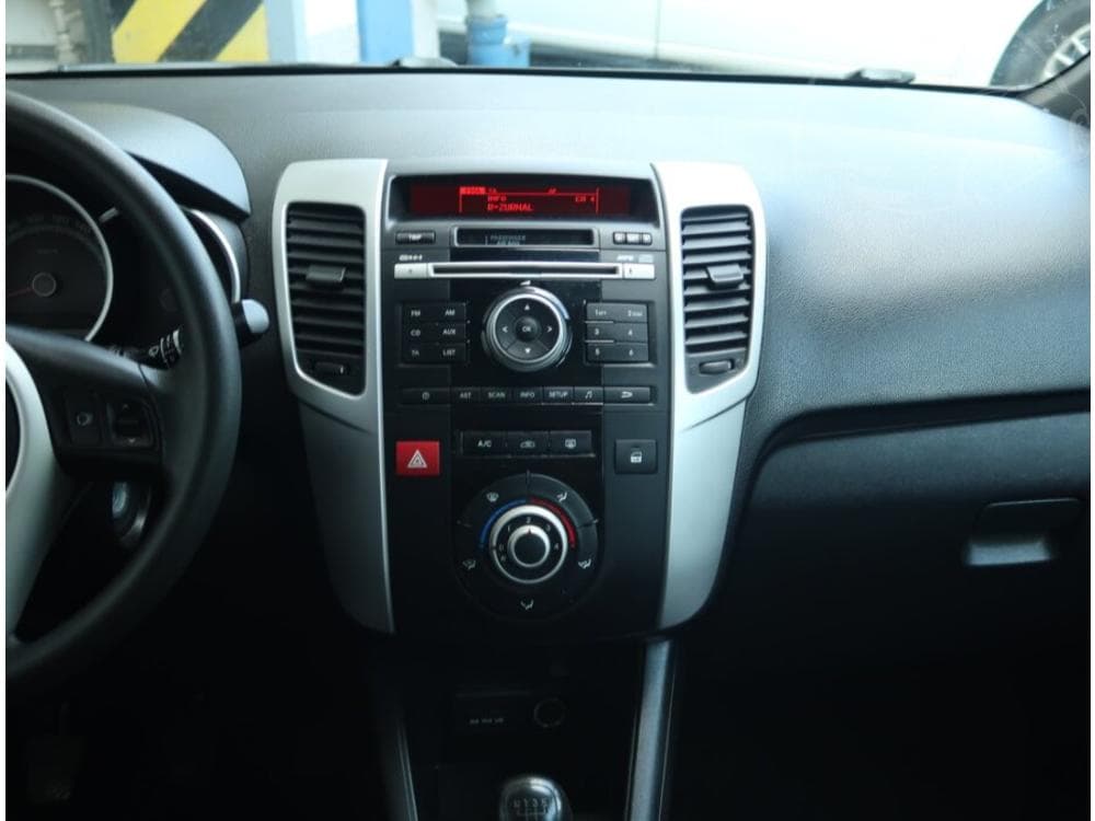 2012 Kia VENGA - 12