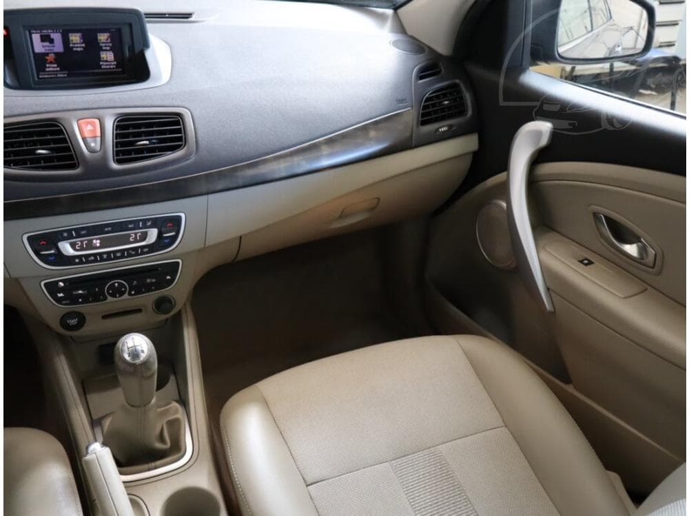 2010 Renault FLUENCE - 8