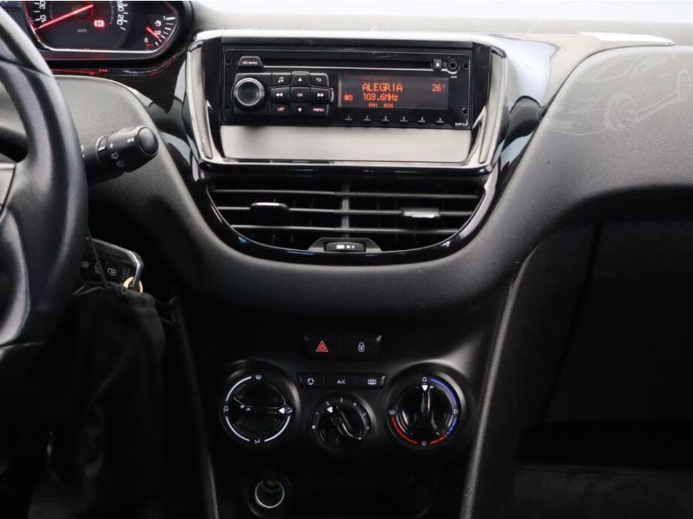 2014 Peugeot 208 - 10