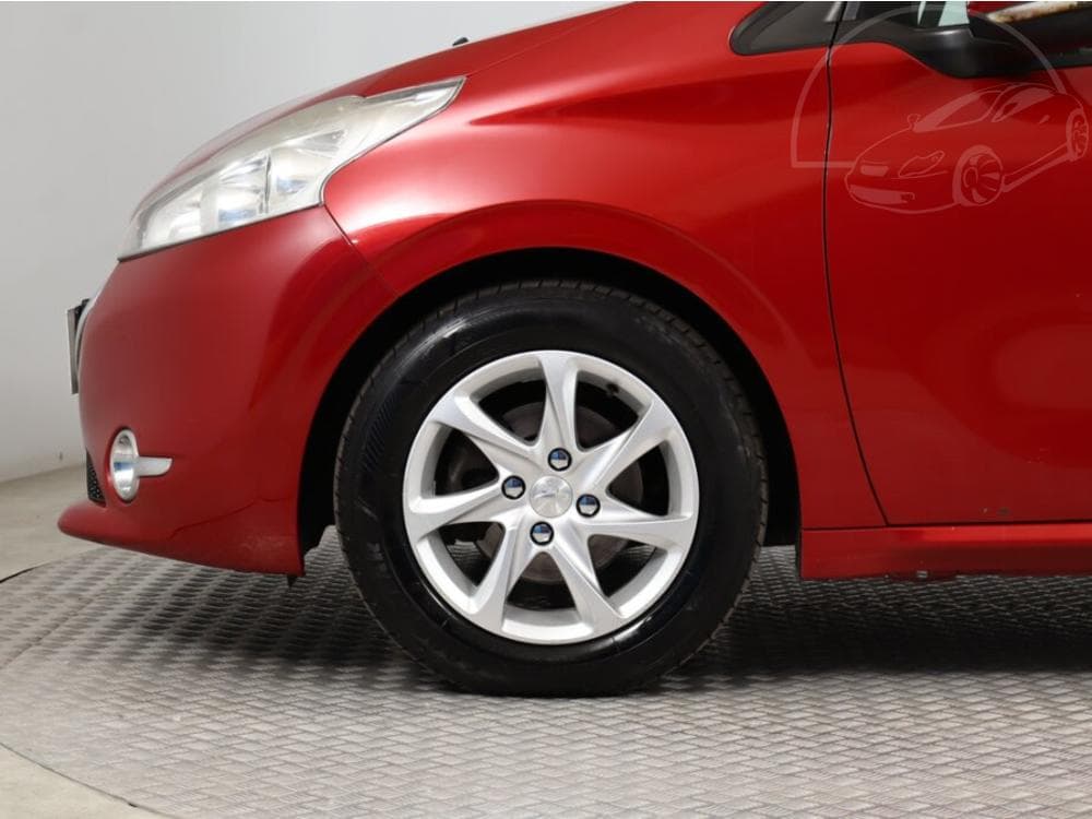 2014 Peugeot 208 - 12