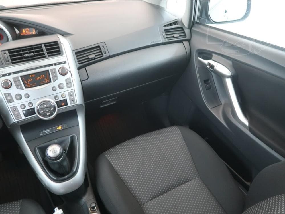 2011 Toyota VERSO - 8