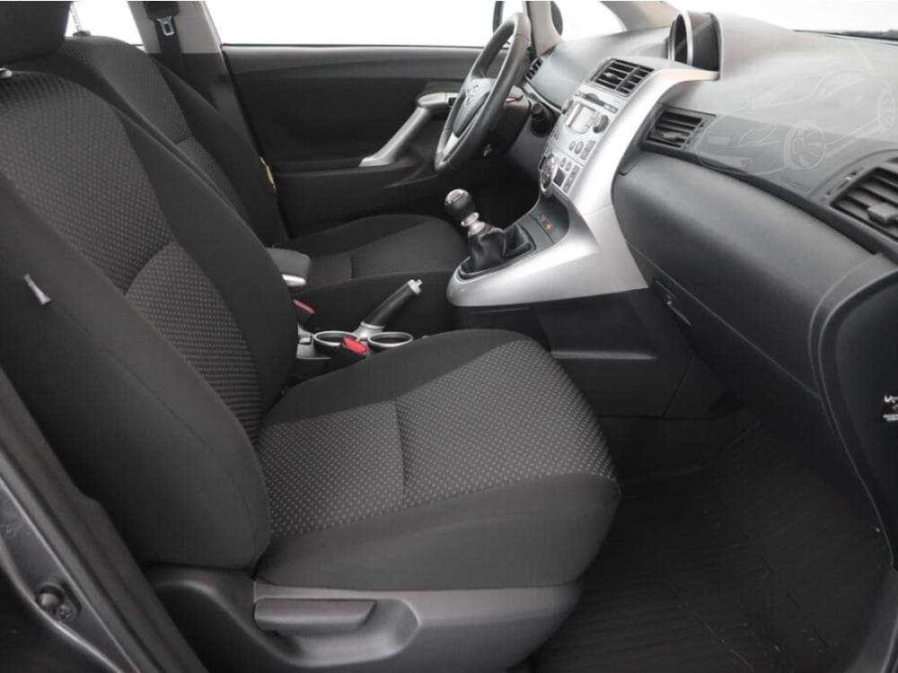 2011 Toyota VERSO - 9