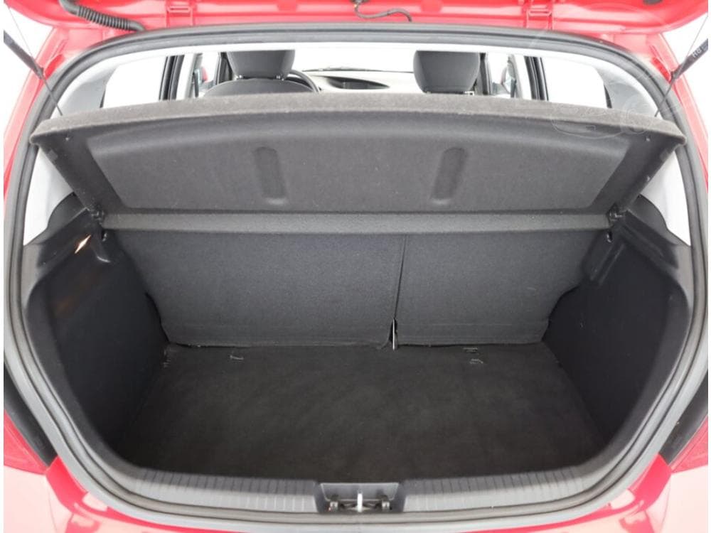 2012 Hyundai i20 - 12