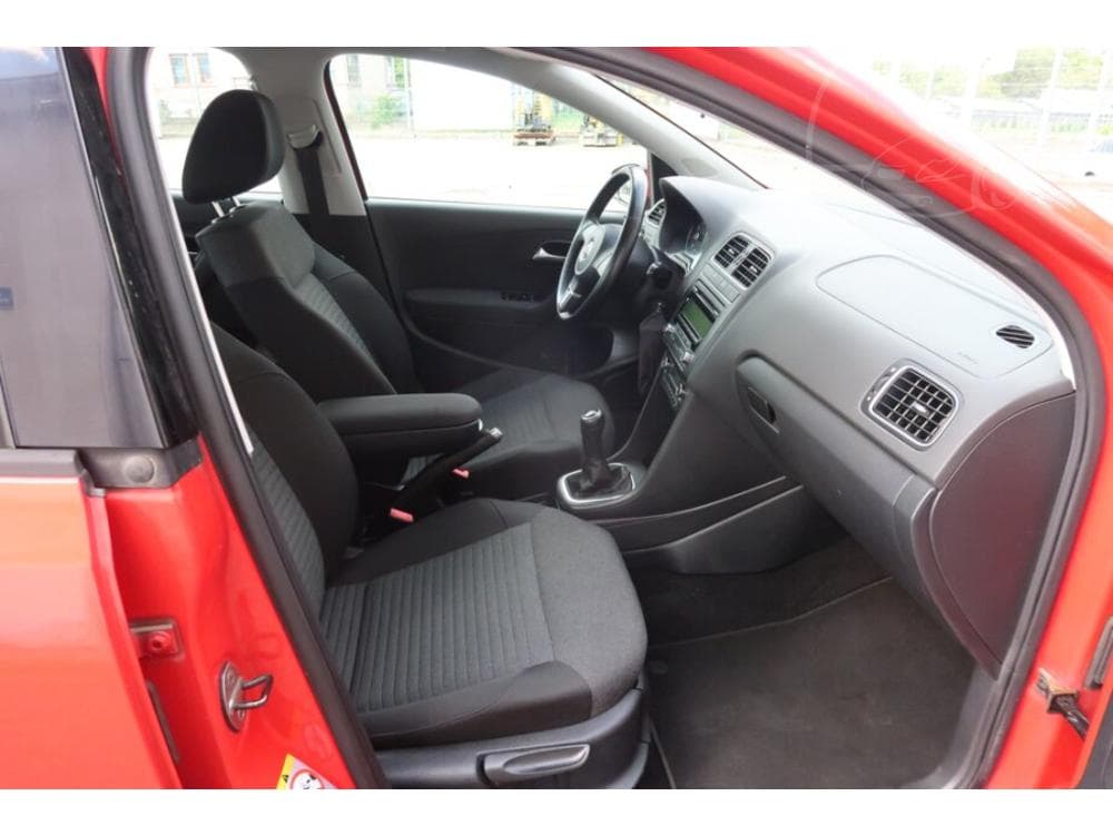 2012 Volkswagen POLO - 9