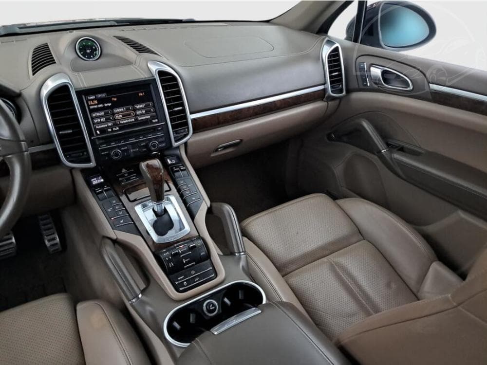 2011 Porsche CAYENNE - 8