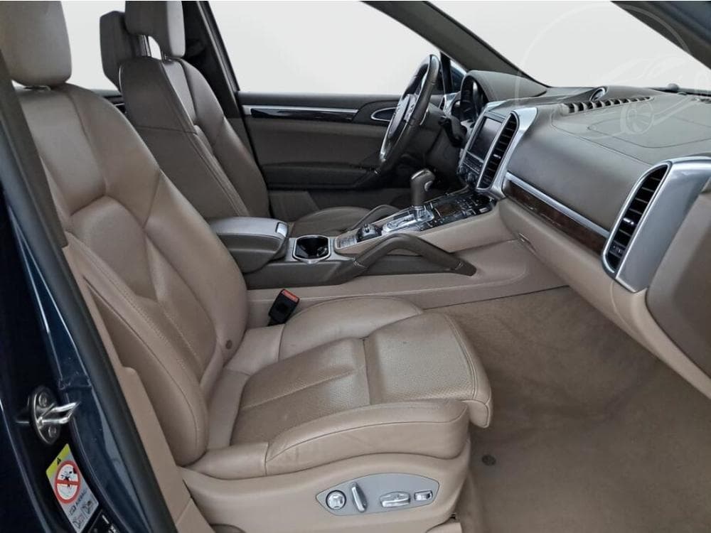 2011 Porsche CAYENNE - 9