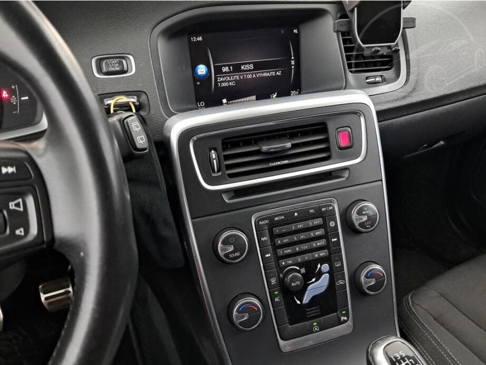 2017 Volvo V60 - 12