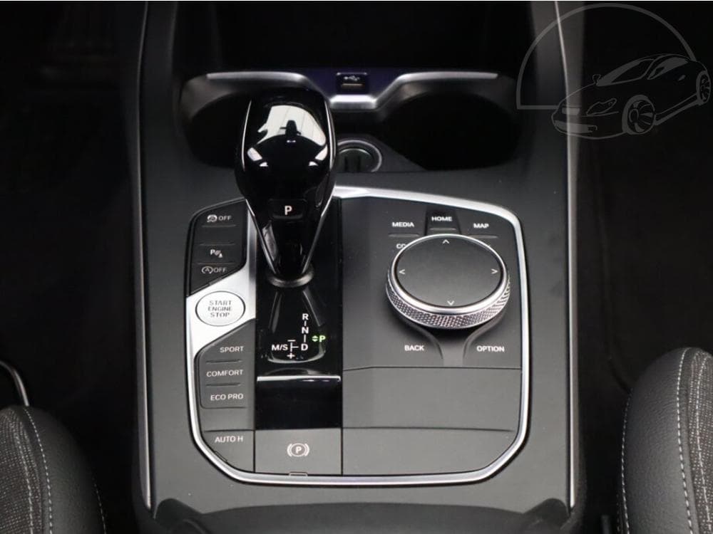 2022 BMW 1-SERIES - 11