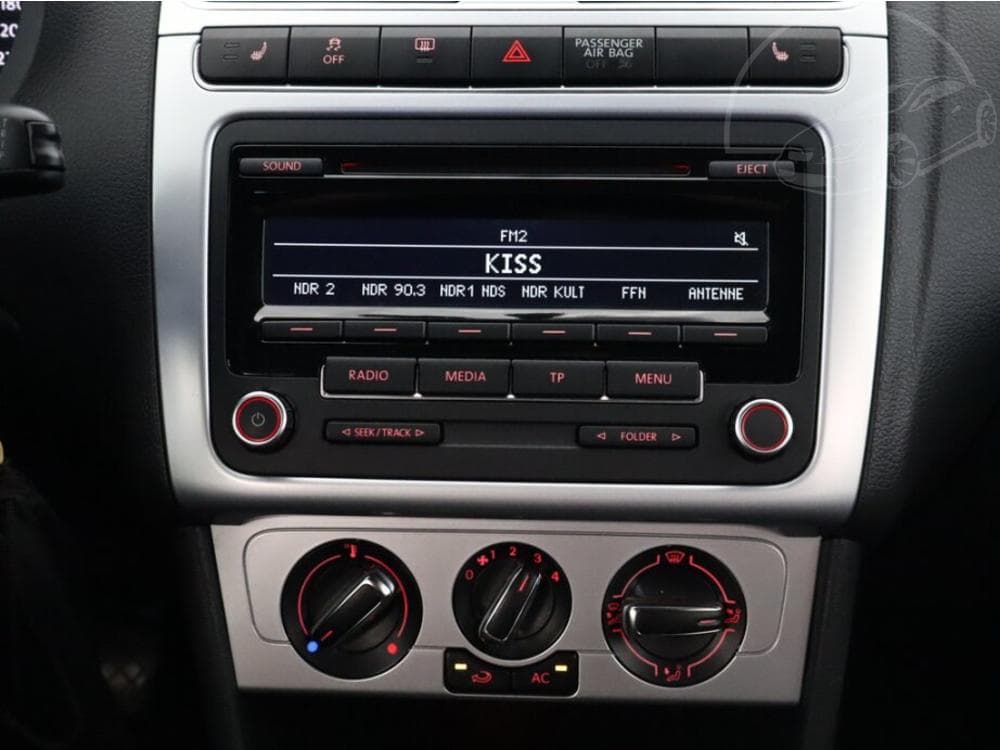2013 Volkswagen POLO - 9