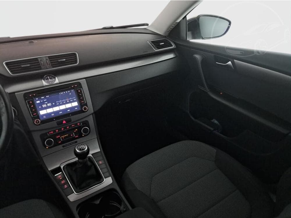 2011 Volkswagen PASSAT - 8