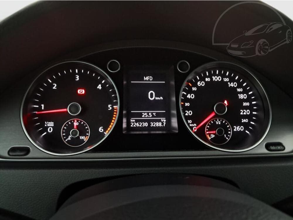 2011 Volkswagen PASSAT - 11