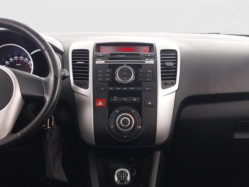 2010 Kia VENGA - 12