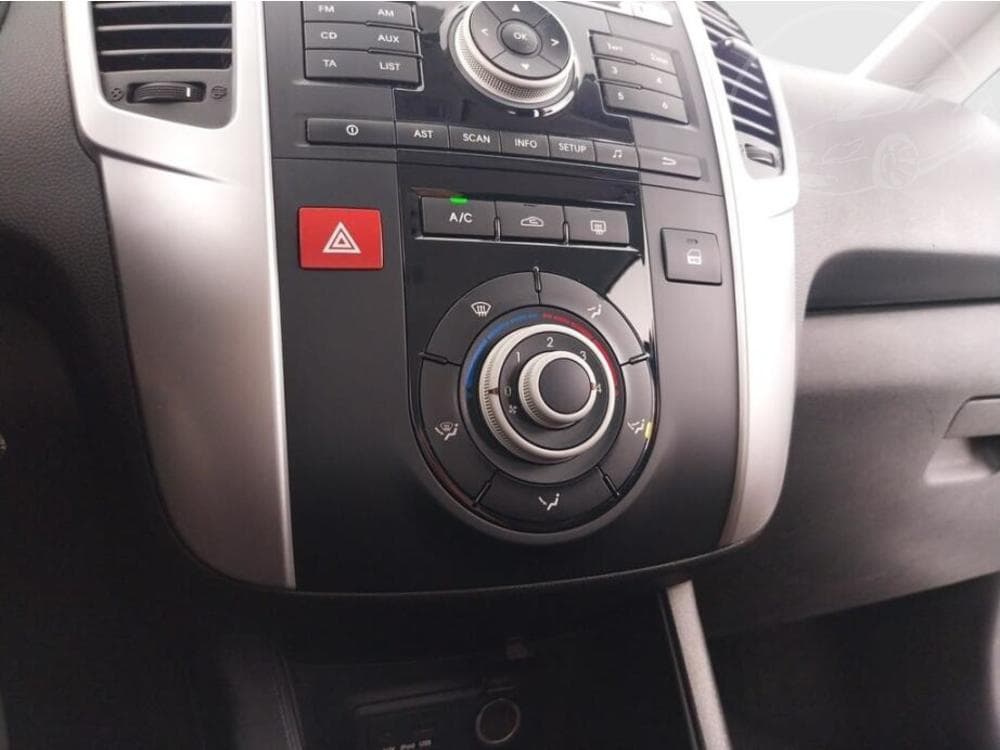 2010 Kia VENGA - 13