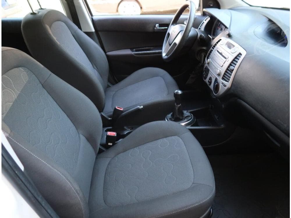 2011 Hyundai i20 - 9