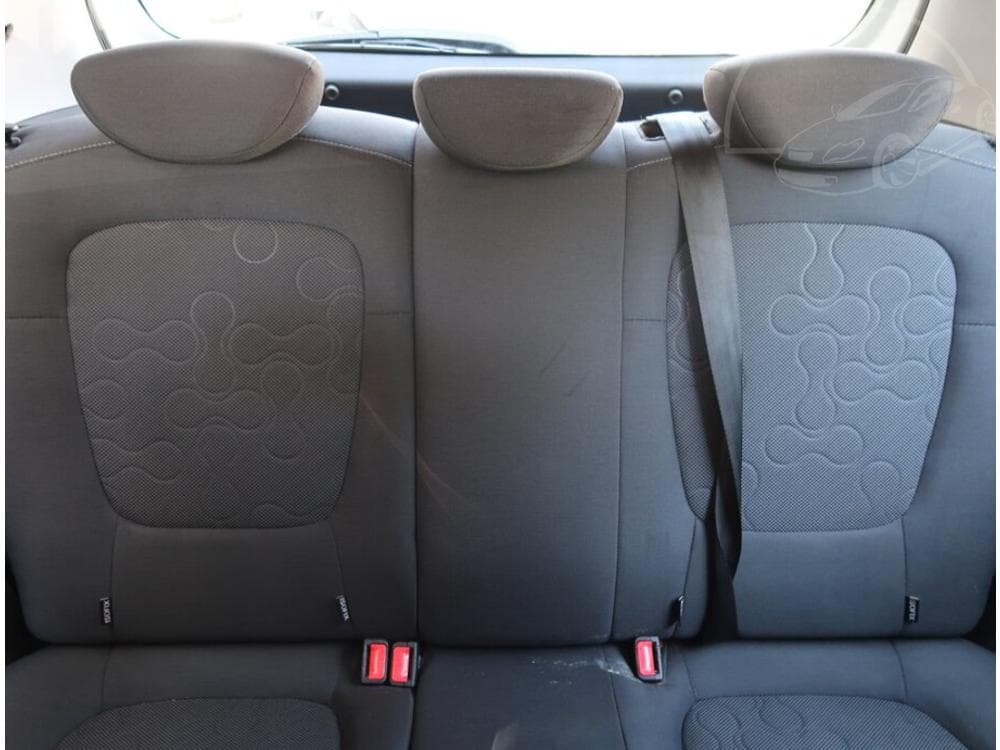 2011 Hyundai i20 - 10