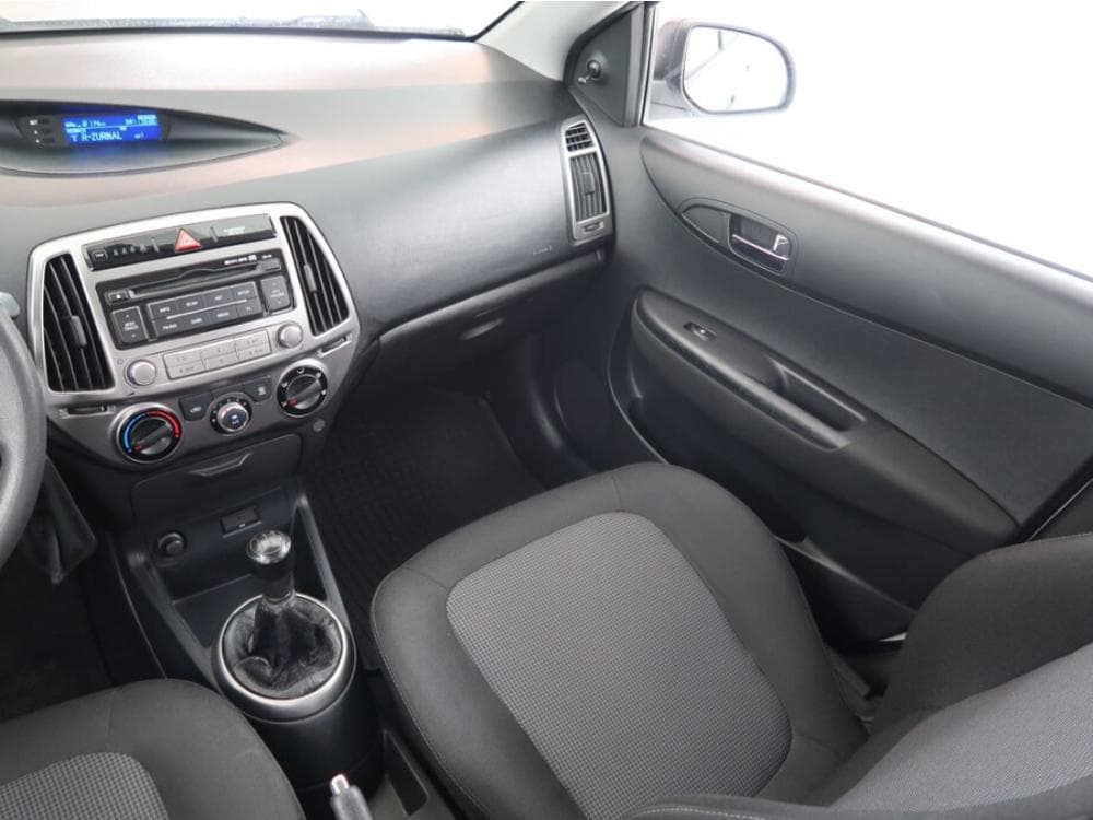 2013 Hyundai i20 - 8