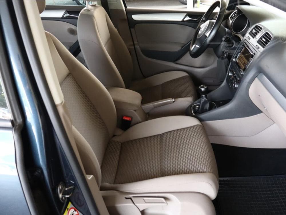2010 Volkswagen GOLF - 7