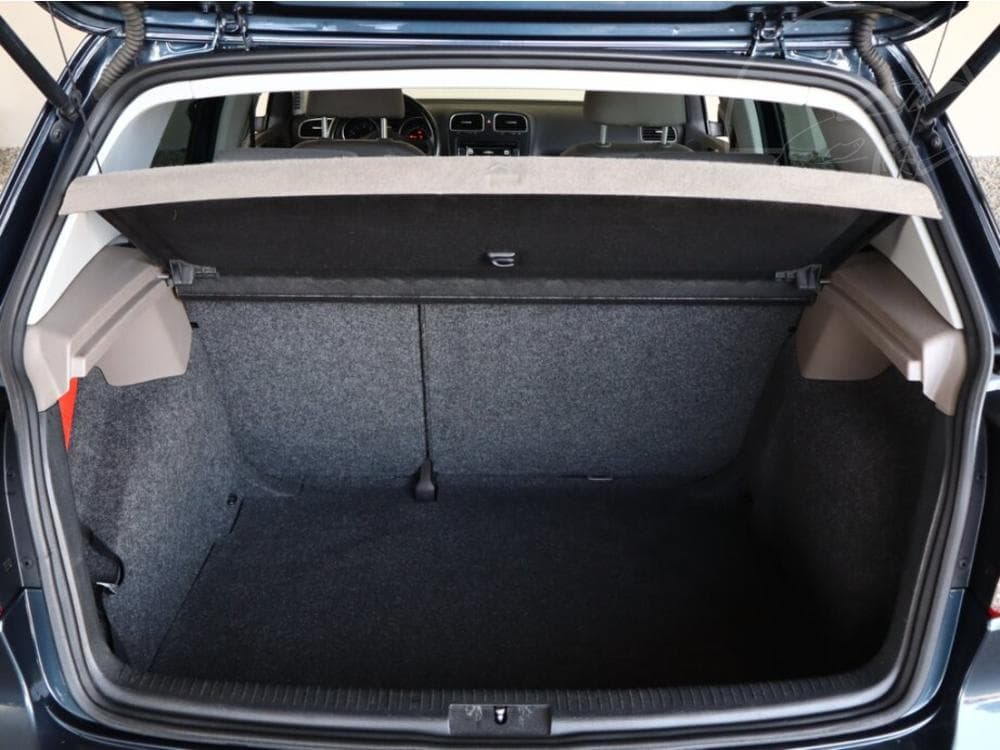 2010 Volkswagen GOLF - 11