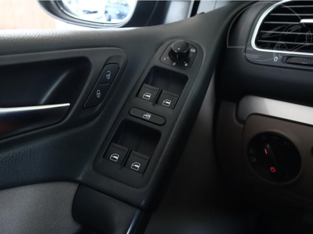 2010 Volkswagen GOLF - 13