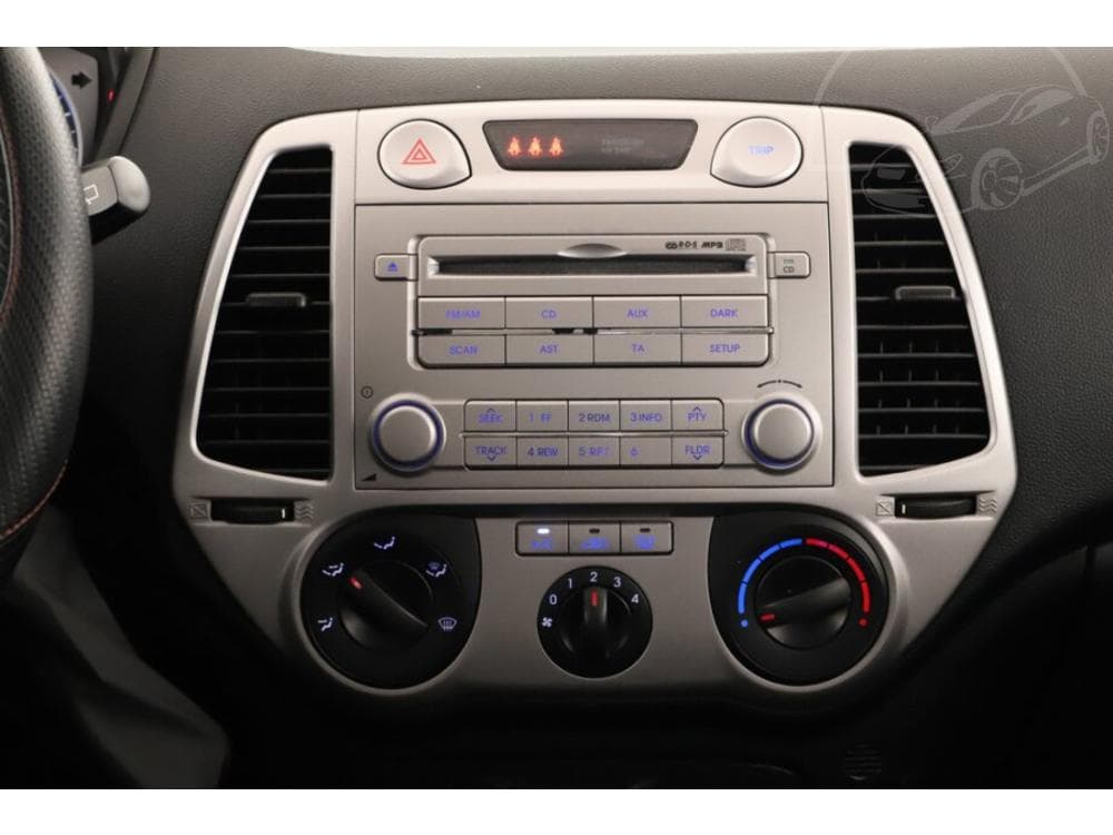 2011 Hyundai i20 - 11