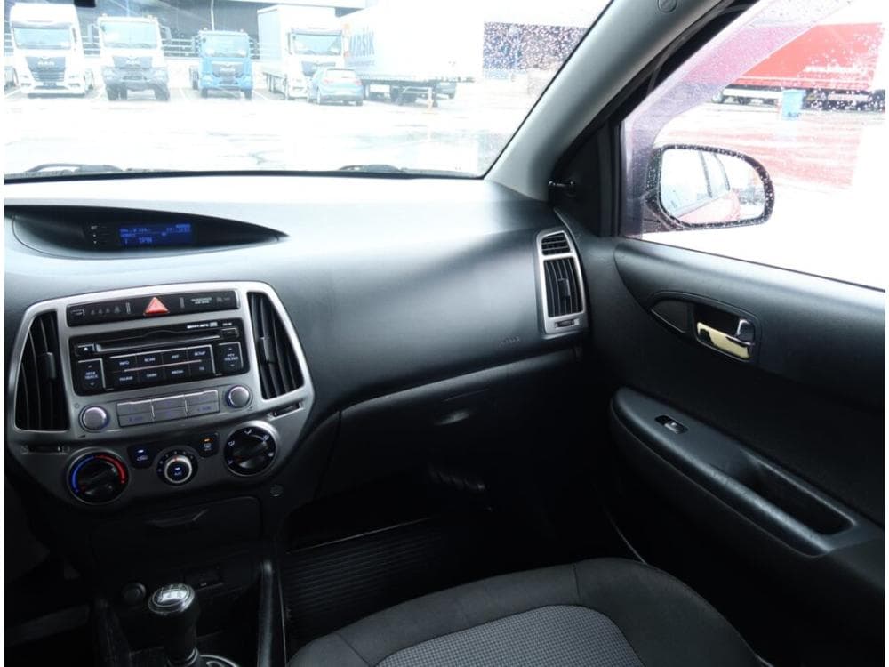 2013 Hyundai i20 - 8