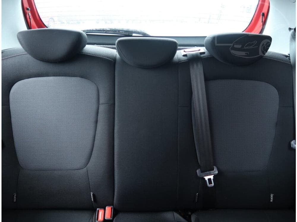 2013 Hyundai i20 - 10