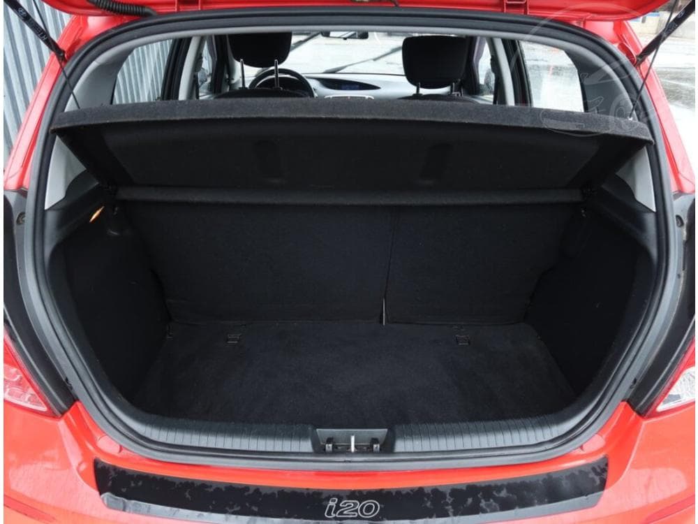 2013 Hyundai i20 - 13