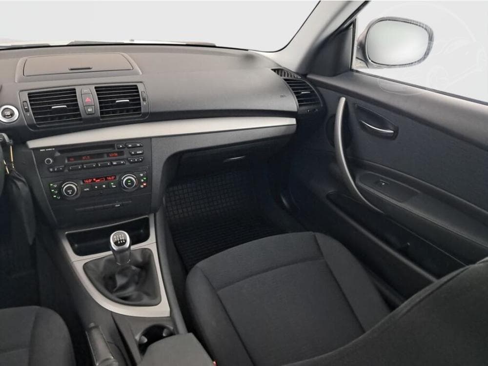 2011 BMW 1-SERIES - 8