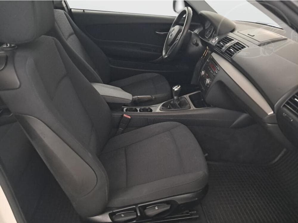 2011 BMW 1-SERIES - 9