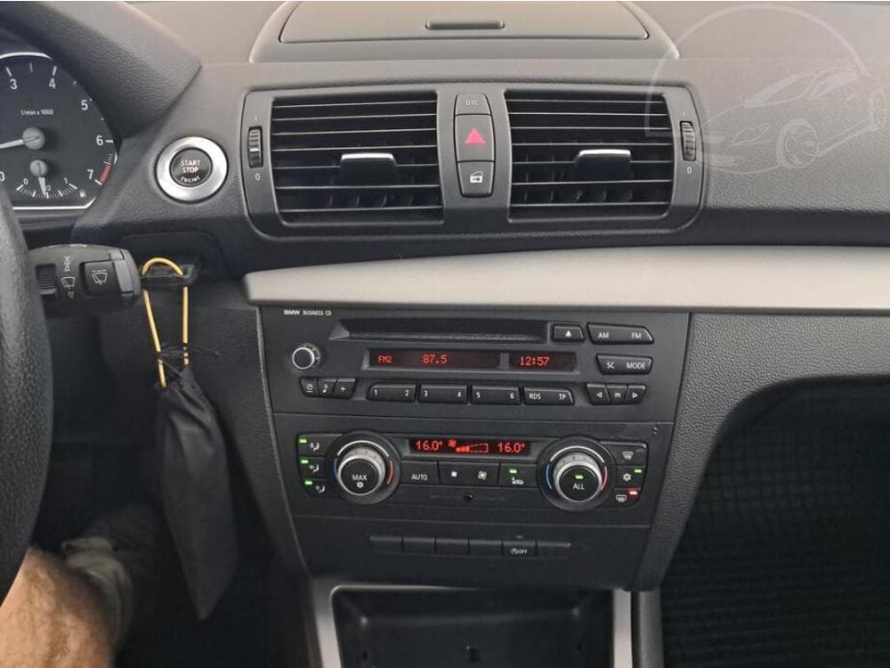 2011 BMW 1-SERIES - 12
