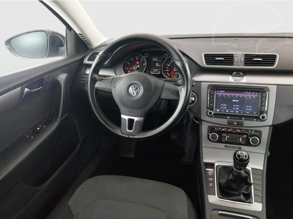 2011 Volkswagen PASSAT - 7