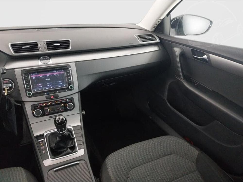 2011 Volkswagen PASSAT - 8