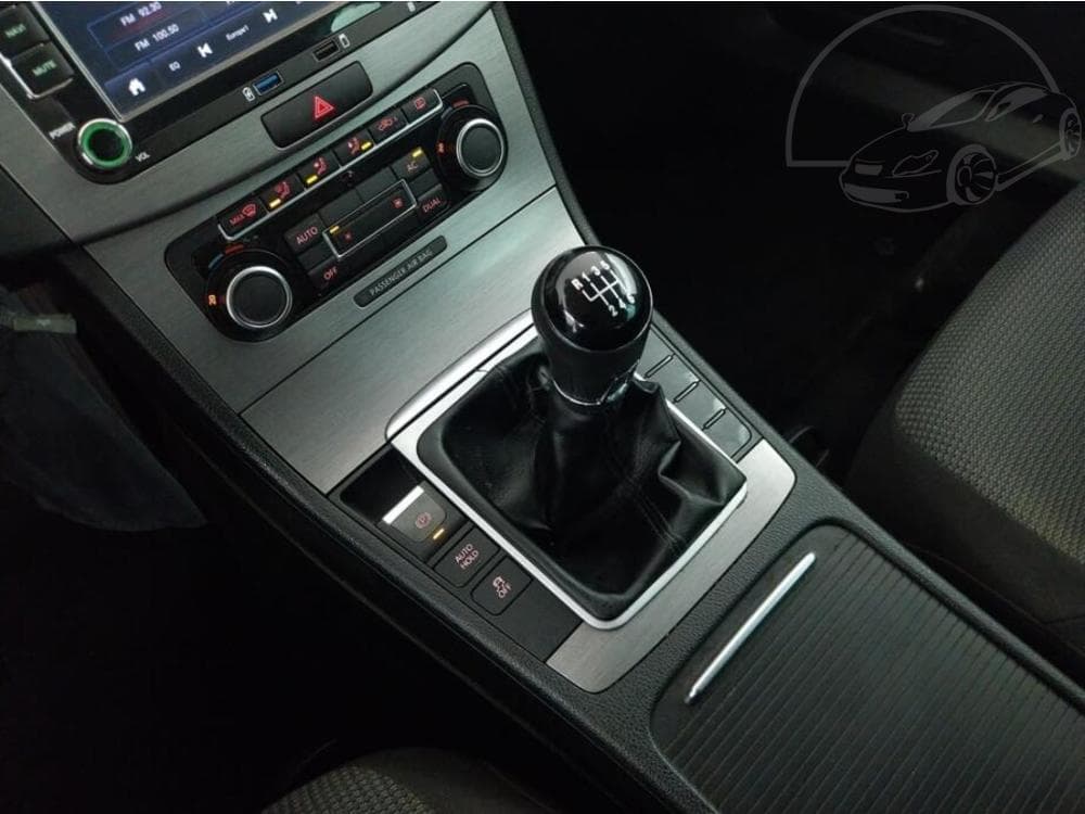 2011 Volkswagen PASSAT - 13