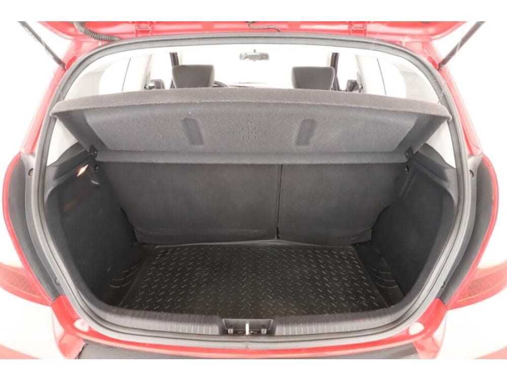 2011 Hyundai i20 - 10