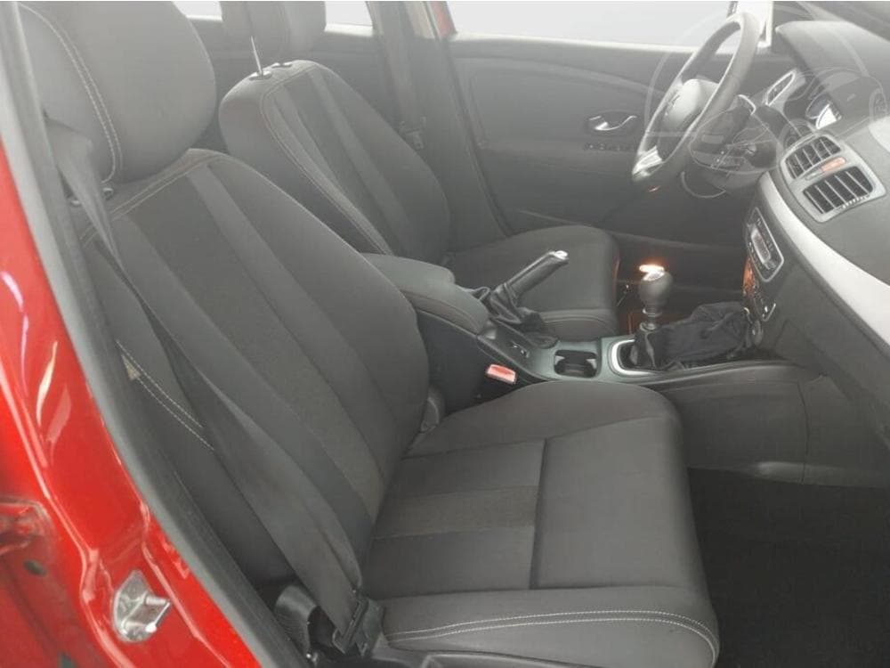 2010 Renault MEGANE - 9
