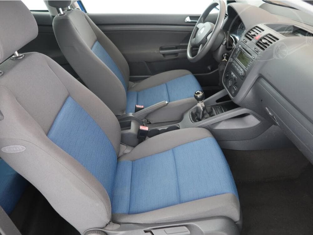 2005 Volkswagen GOLF - 9