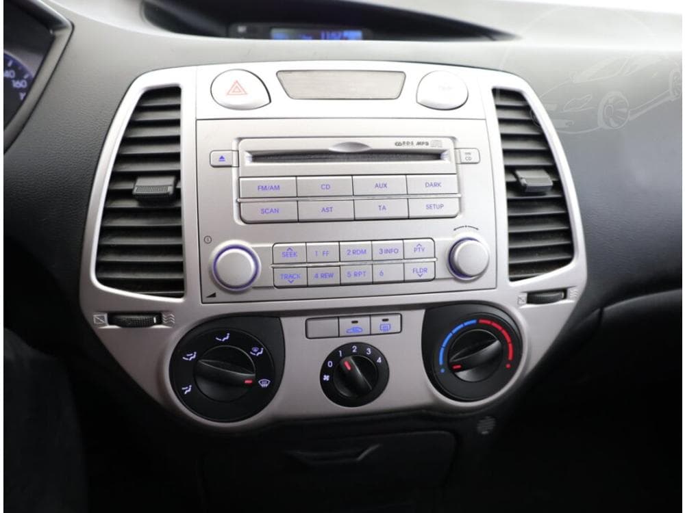 2010 Hyundai i20 - 9